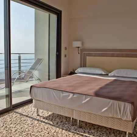 Otel Azur 4*