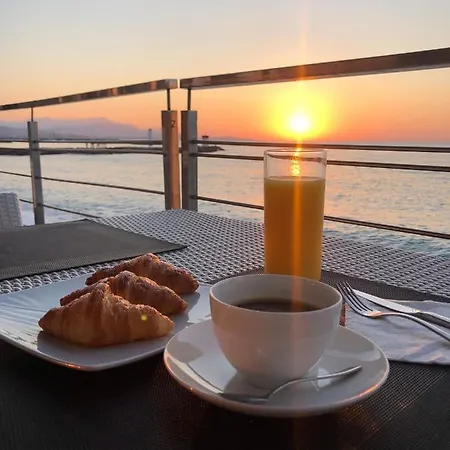 Azur Hotel 4*